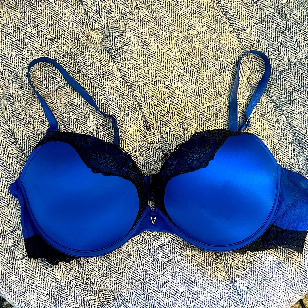 Victorias Secret Very Sexy Push Up Bra 38C